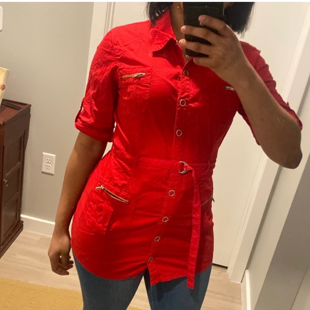 4 blouses size M x $15 dollars